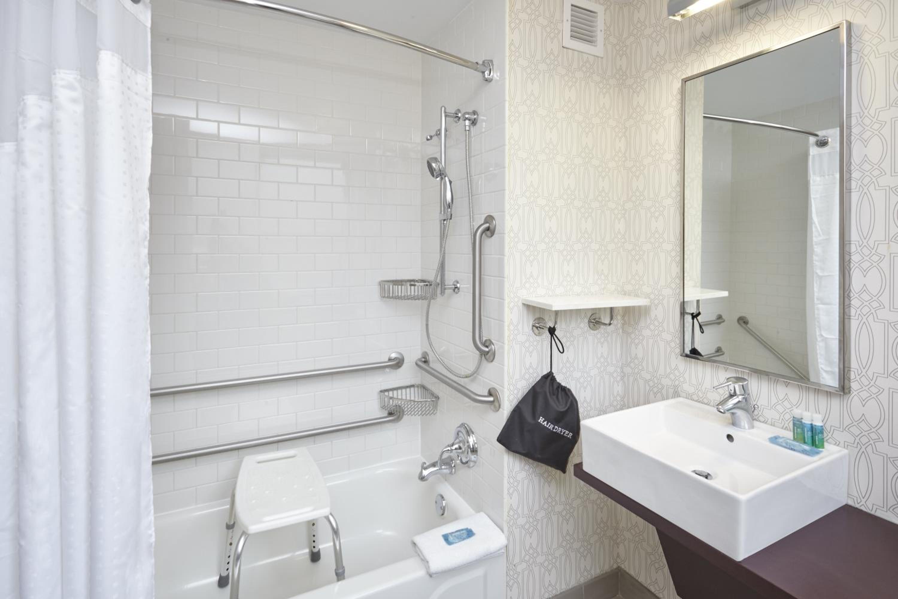 holiday inn express chicago magnificent mile