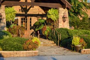 the lodge at flat rock