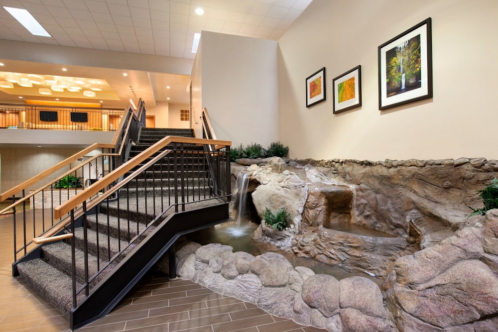 holiday inn portland airport