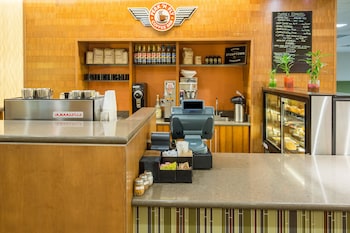 holiday inn portland airport