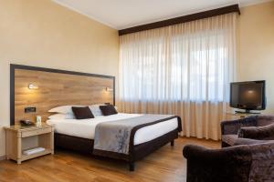 Augustus Hotel,Novara>>Biella,3 star
