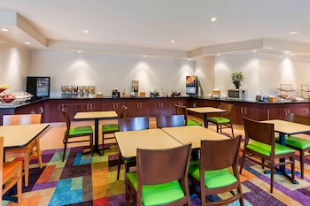 Fairfield Inn & Suites Dallas Park Central,Dallas County>>Dallas,2.5 star