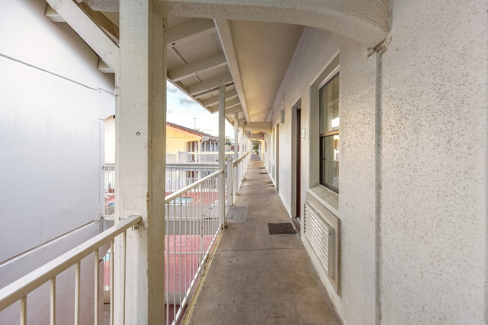 red roof inn plano