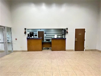 Star City Inn & Suites,,2 star