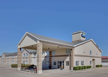 days inn by wyndham mesquite rodeo tx