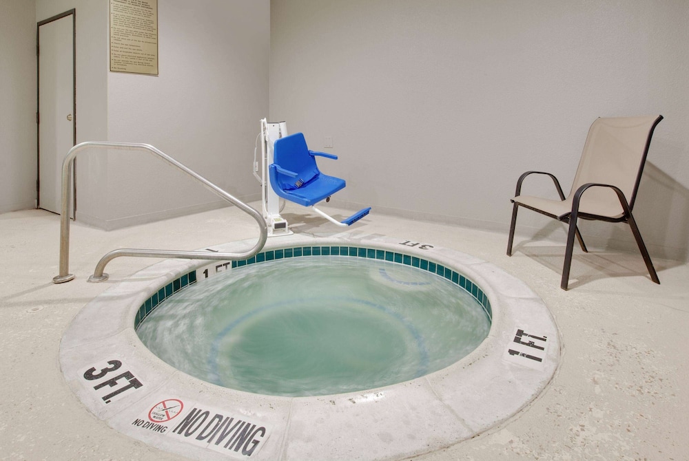 days inn by wyndham mesquite rodeo tx