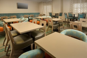 Holiday Inn Express & Suites Dfw - Grapevine By Ihg,Dallas County>>Dallas,3 star