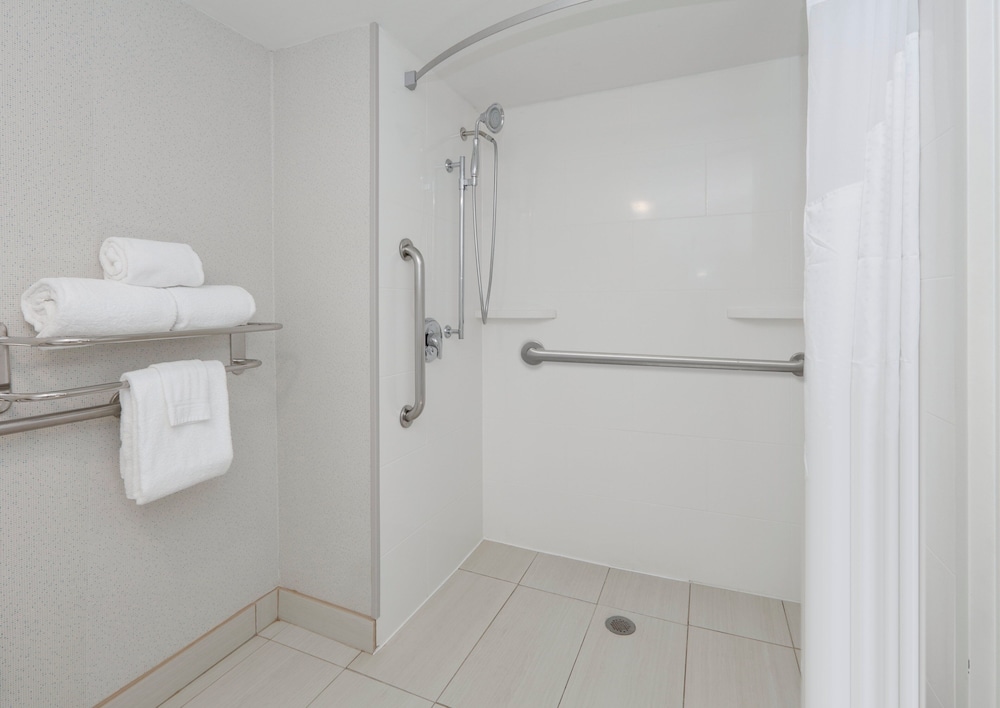 holiday inn express suites irving conv ctr las col