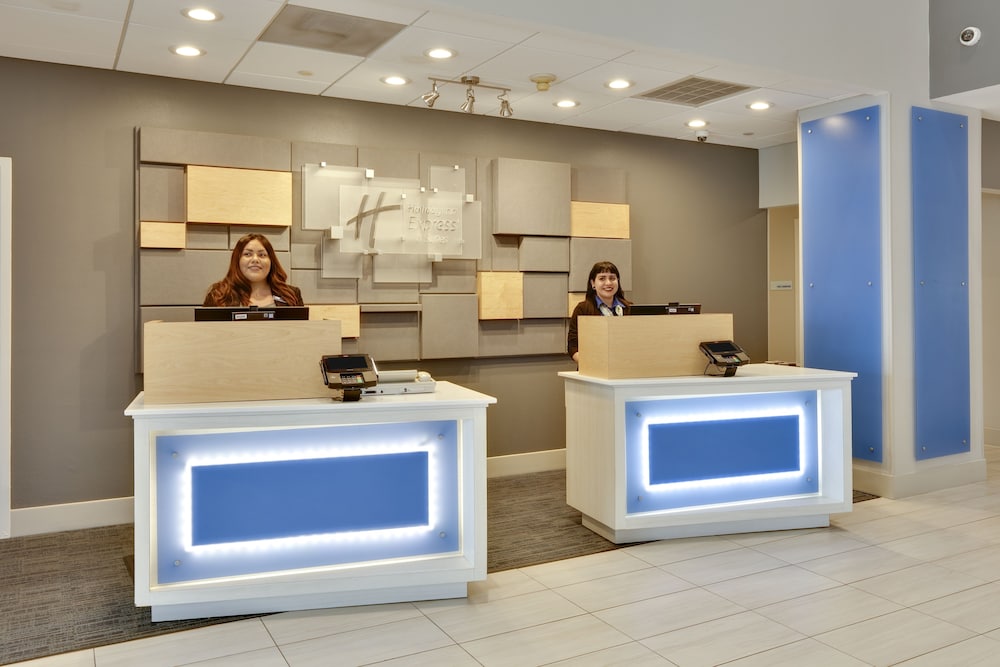 holiday inn express suites irving conv ctr las col