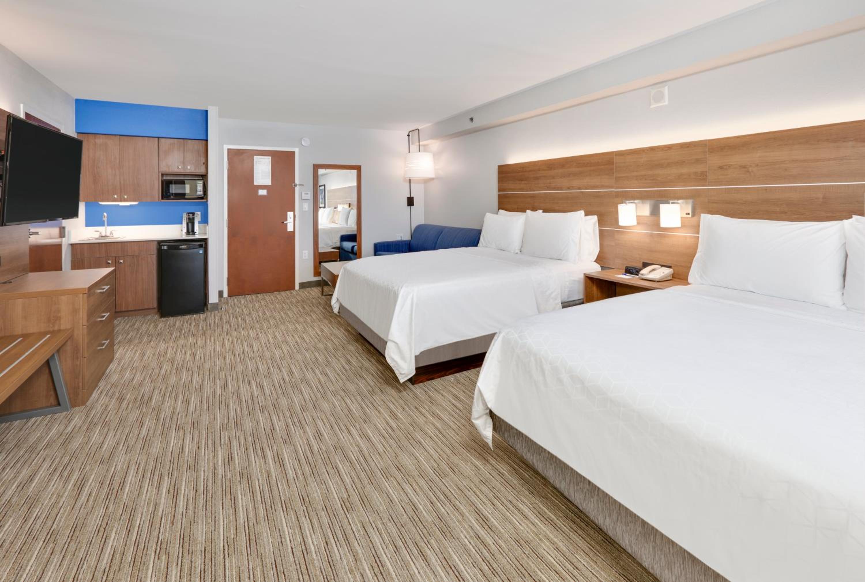holiday inn express suites irving conv ctr las col