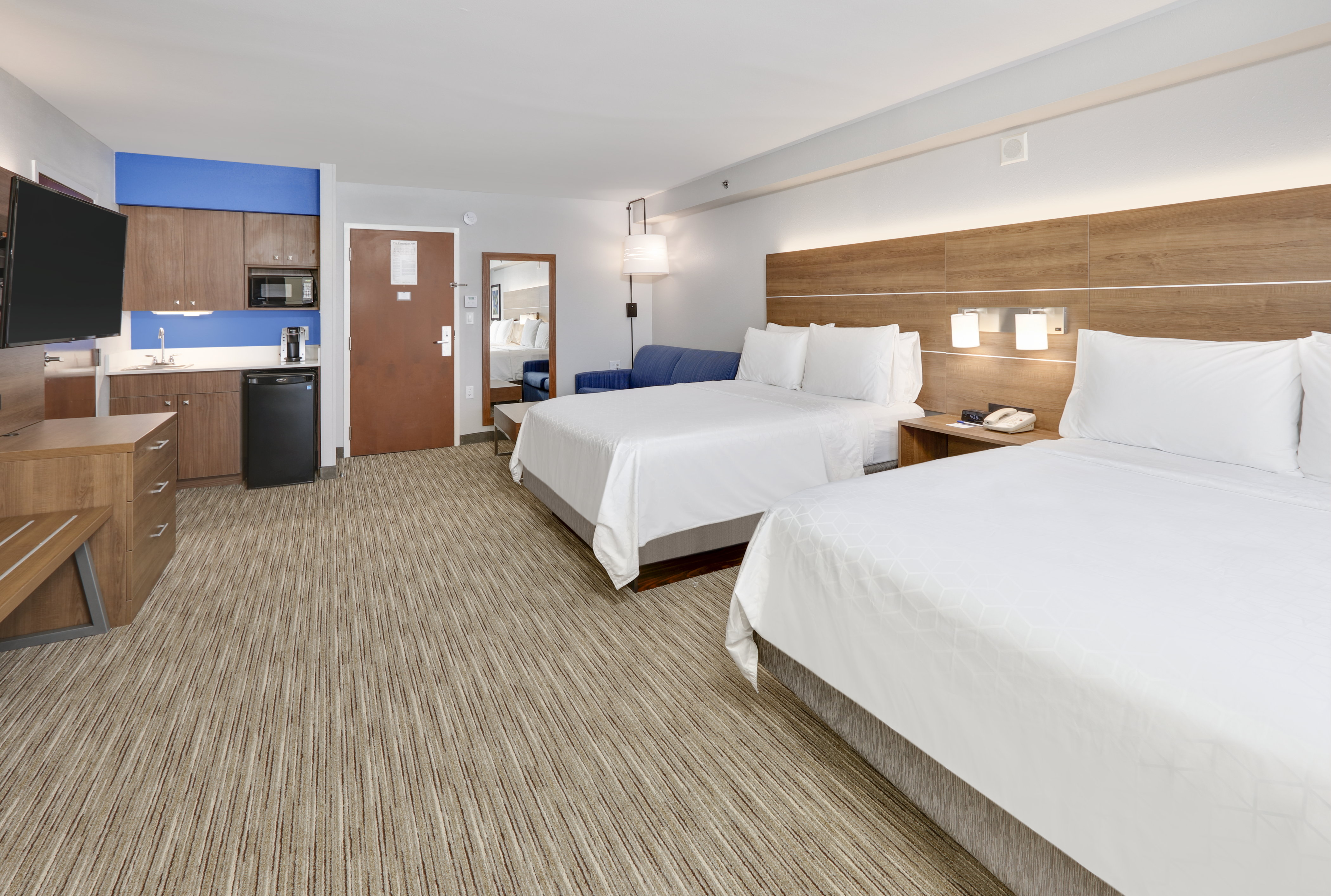 holiday inn express suites irving conv ctr las col