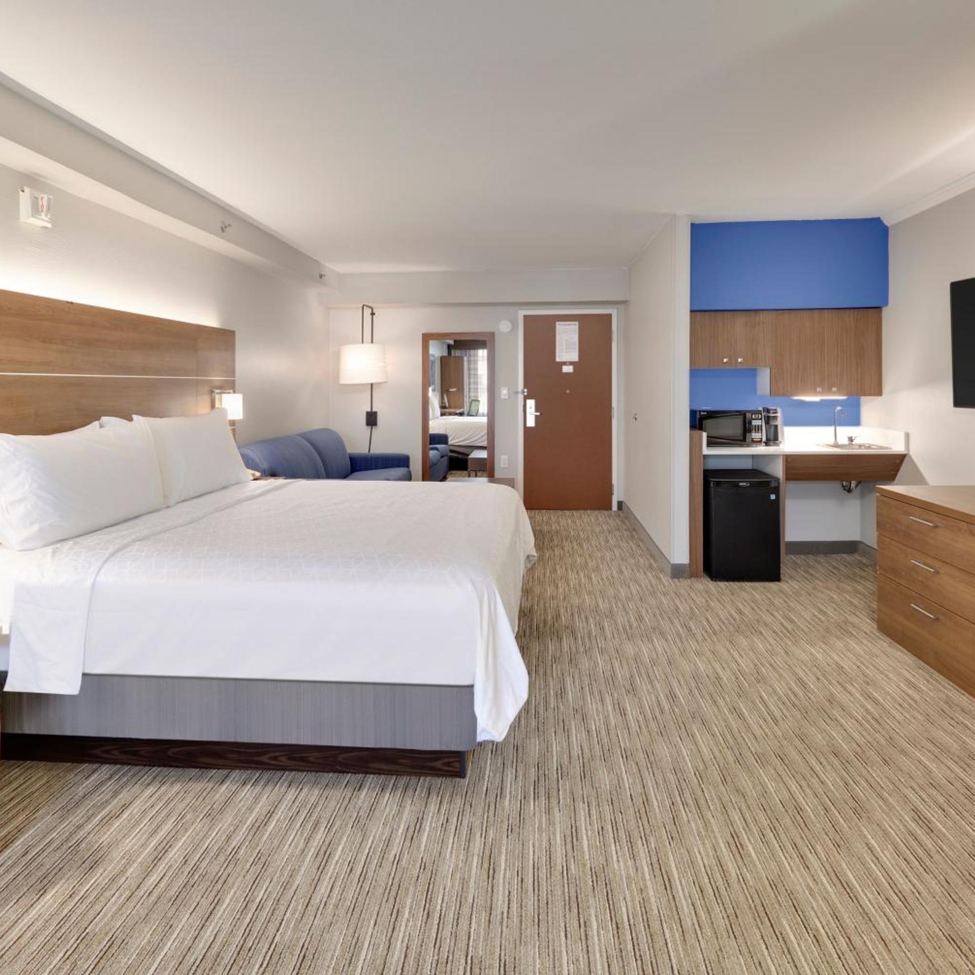 holiday inn express suites irving conv ctr las col