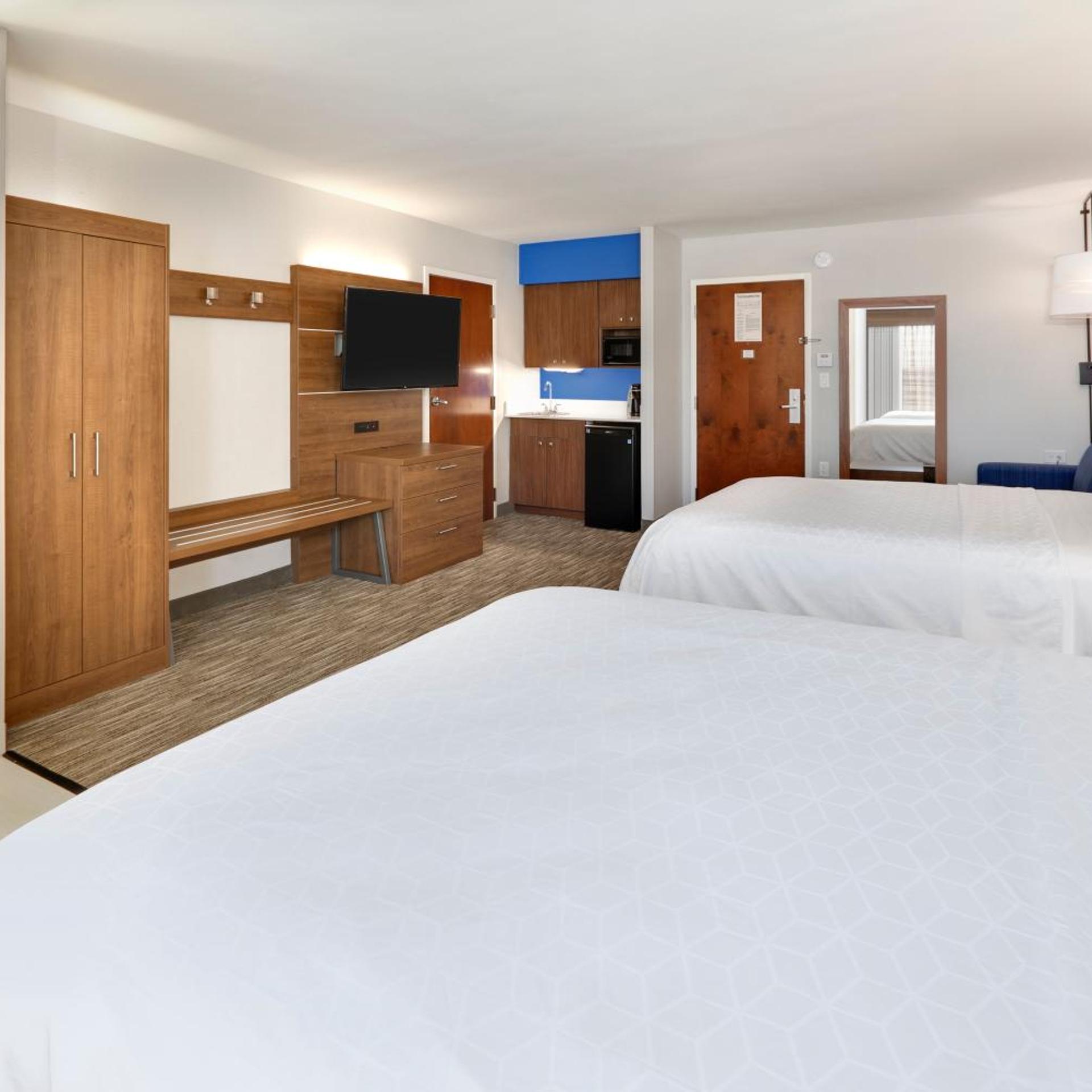 holiday inn express suites irving conv ctr las col