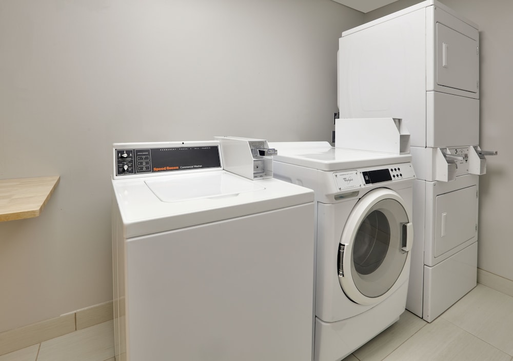 holiday inn express suites irving conv ctr las col