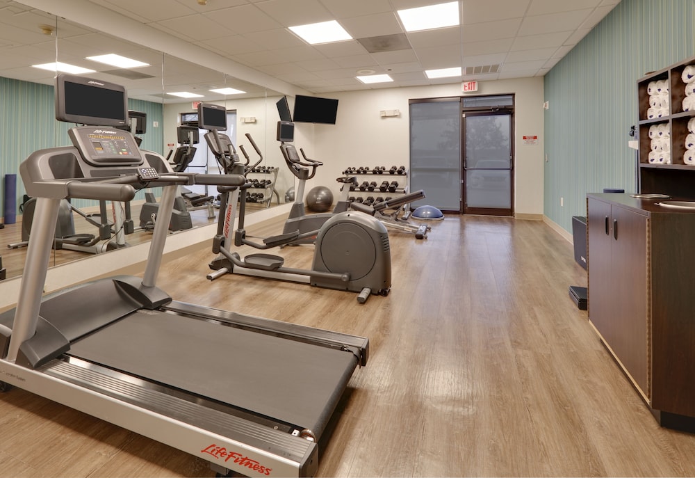 holiday inn express suites irving conv ctr las col