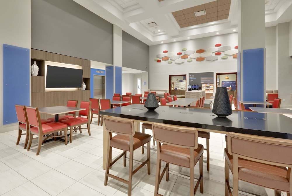holiday inn express suites irving conv ctr las col