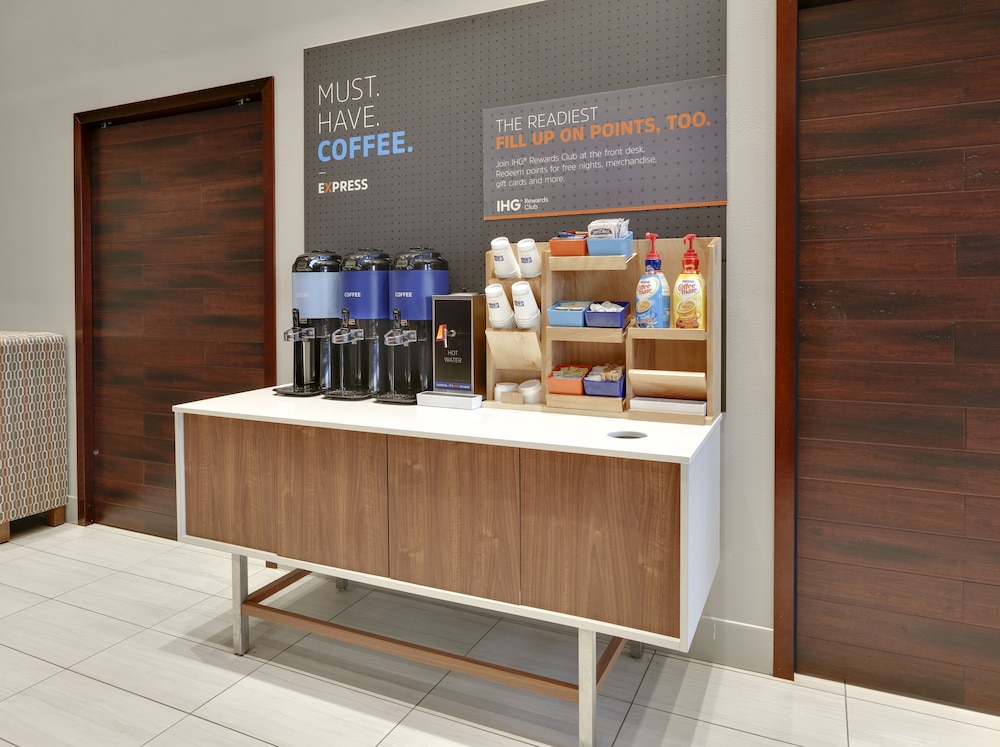 holiday inn express suites irving conv ctr las col
