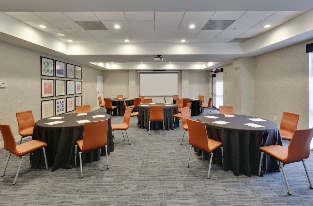 holiday inn express suites irving conv ctr las col