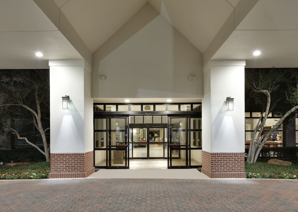 holiday inn express suites irving conv ctr las col