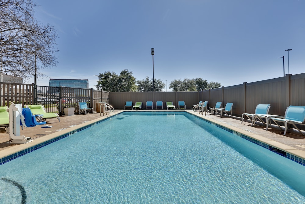 holiday inn express suites irving conv ctr las col