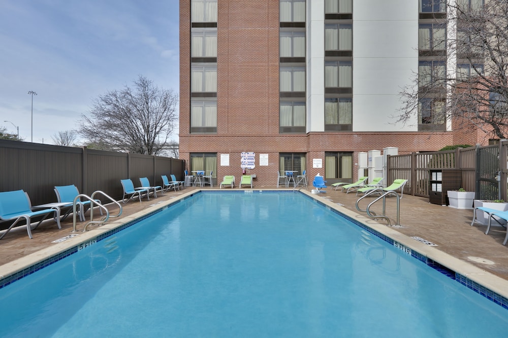 holiday inn express suites irving conv ctr las col
