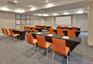 holiday inn express suites irving conv ctr las col