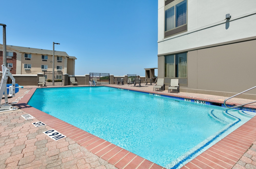 holiday inn express hotel and suites dallas ft wort