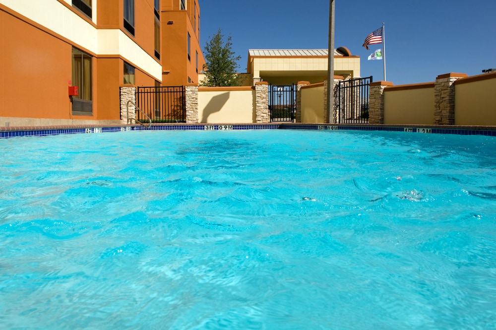 holiday inn express hotel and suites dallas ft wort