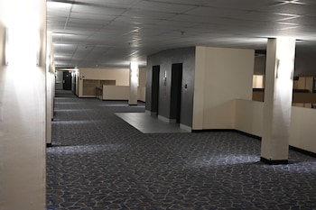 Atrium Hotel And Suites Dfw Airport South,Near Towne Lake Park,4 star