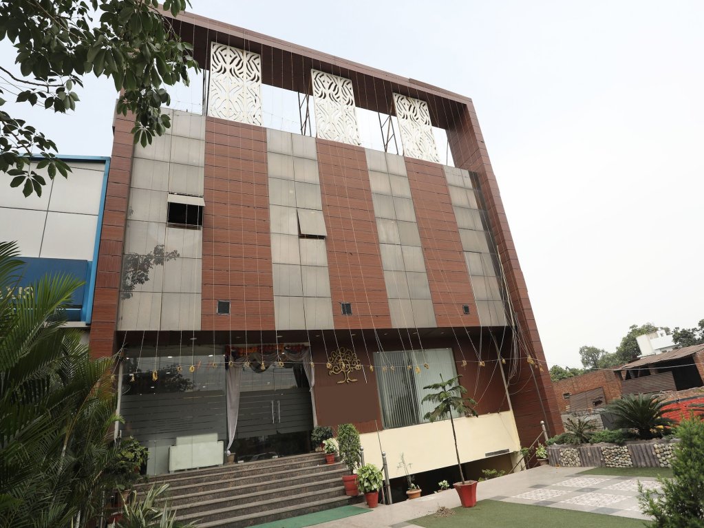 Oyo 4924 Maanya Palace,India>>Bareilly,3 star
