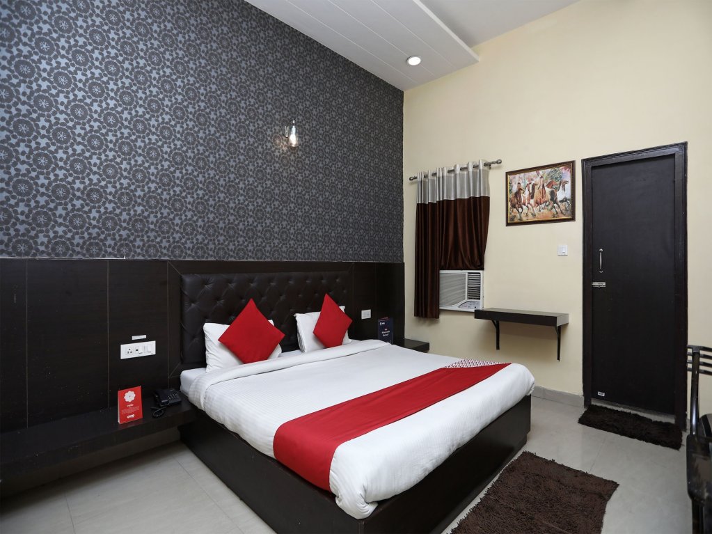 Oyo 4924 Maanya Palace,India>>Bareilly,3 star
