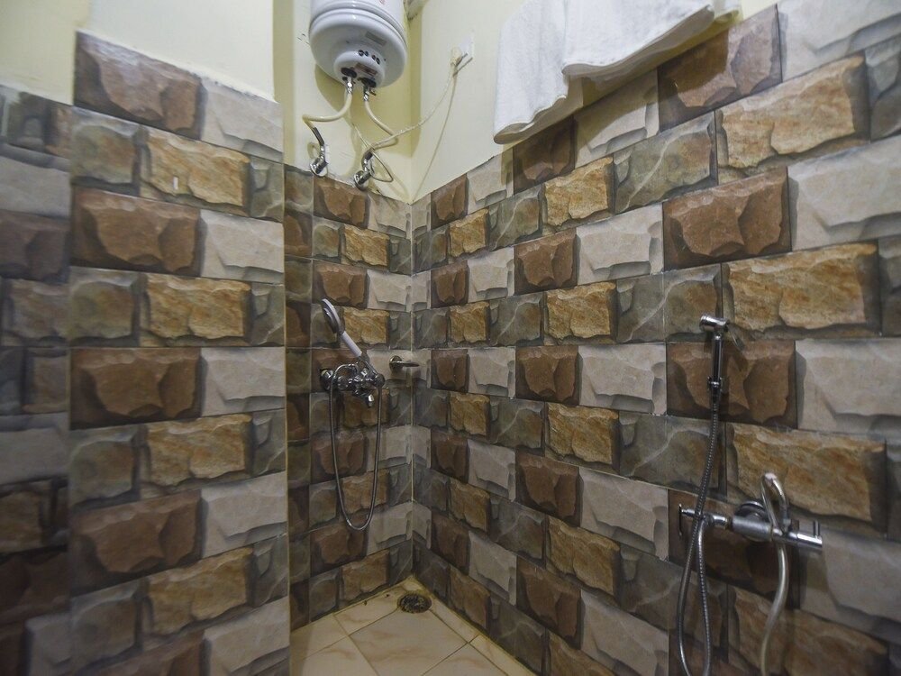 Hotel Devdar Resort,Jia>>Dharamshala,1 star