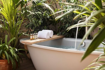 alexandra barcelona hotel curio collection by hilton