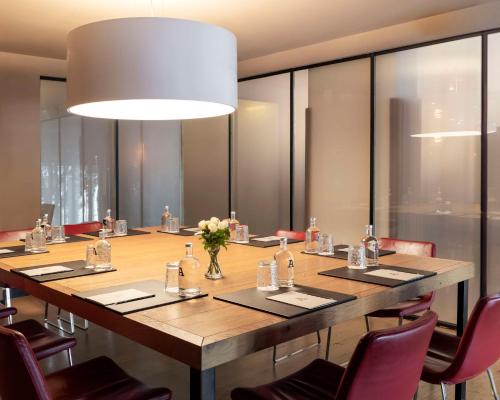 alexandra barcelona hotel curio collection by hilton