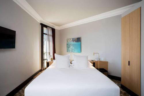 alexandra barcelona hotel curio collection by hilton