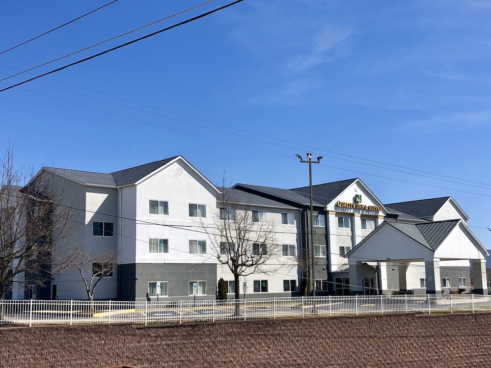 Wingate By Wyndham Uniontown,Fayette County>>Fayette,3 star