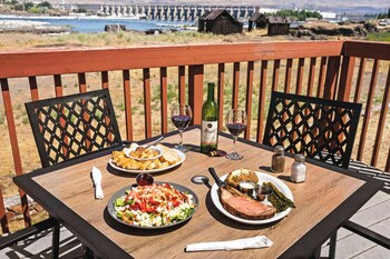 columbia river hotel ascend hotel collection