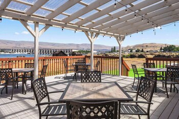 columbia river hotel ascend hotel collection