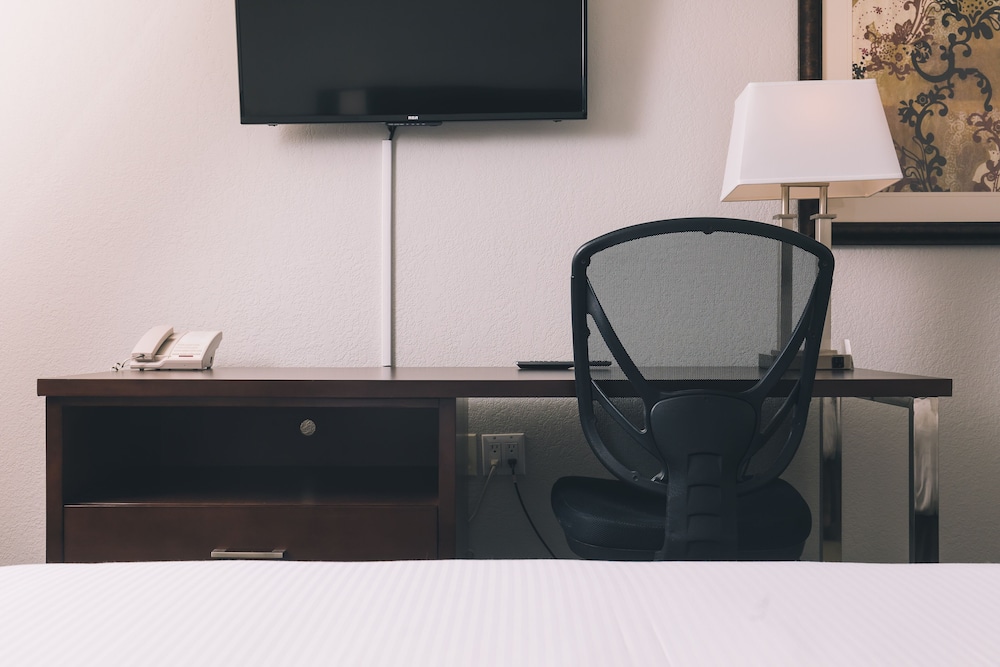 service plus inn and suites grande prairie