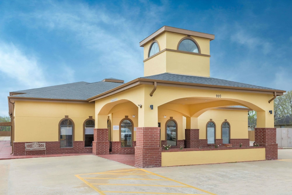 quality inn bay city tx