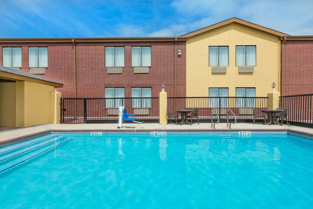 quality inn bay city tx