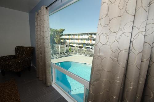 thunderbird hotel