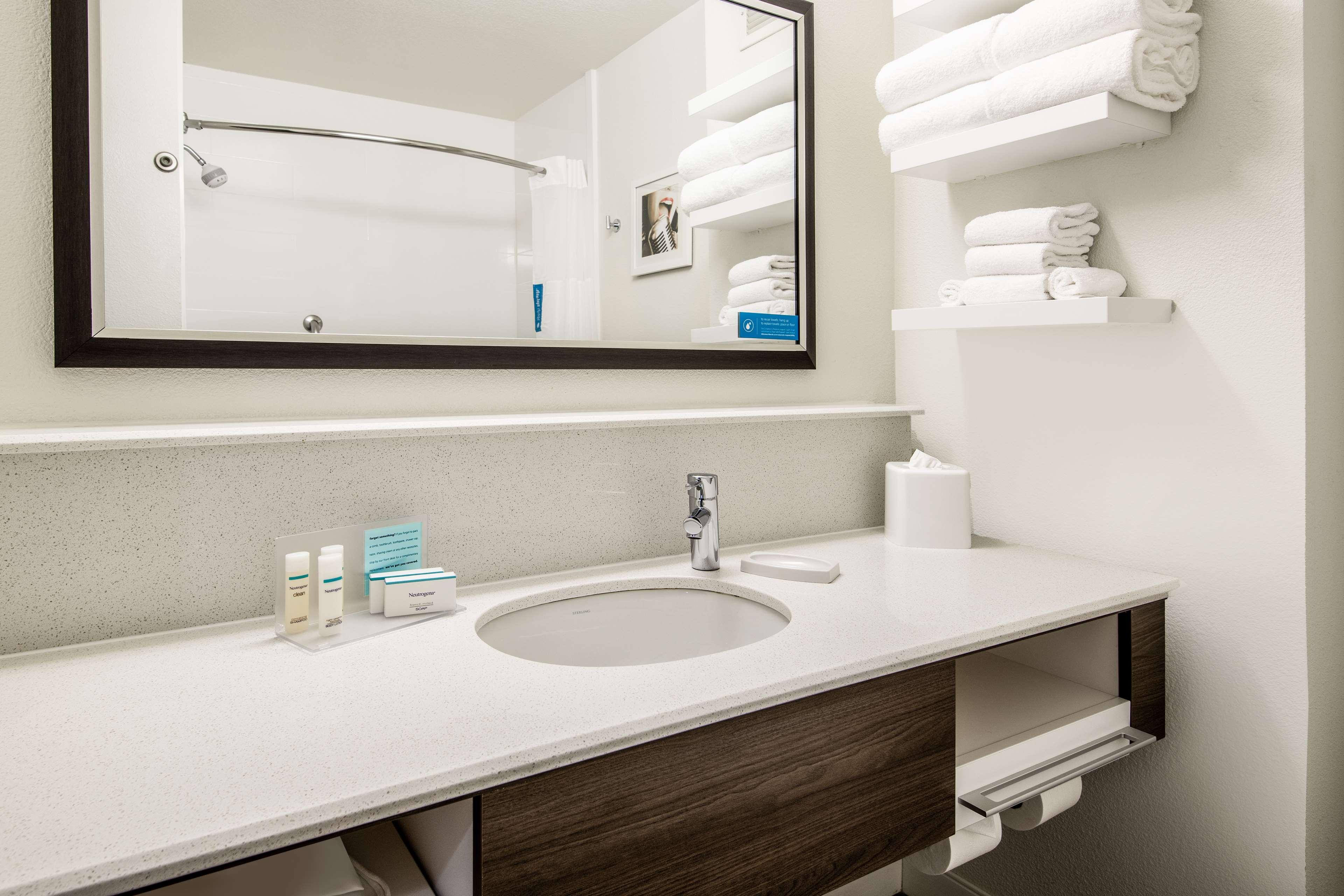 hampton inn and suites las vegas henderson