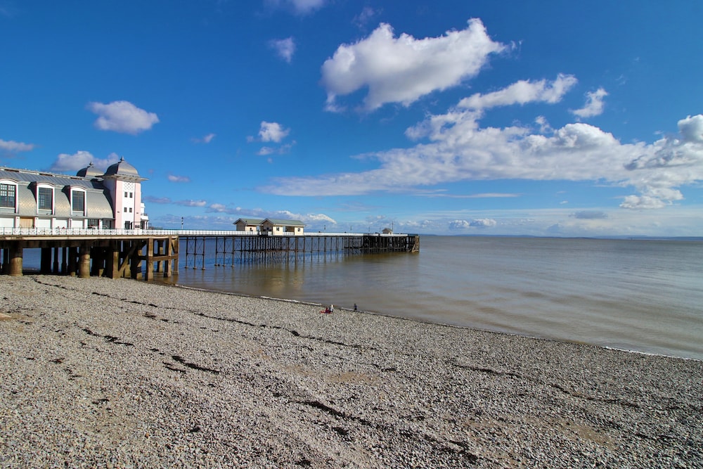 Beachcliff Hotel And Apartments.