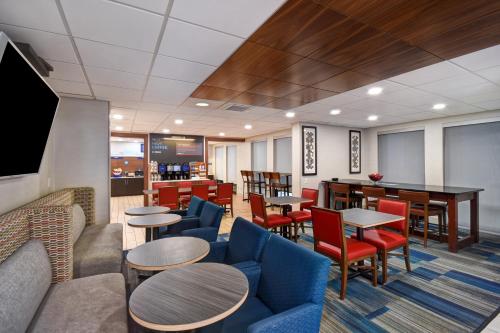 holiday inn express and suites allentown dorney park area by ihg