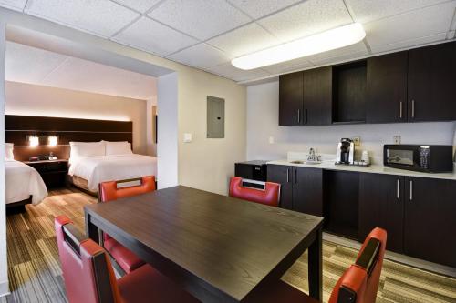 holiday inn express and suites allentown dorney park area by ihg