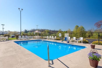 hampton inn parkersburg mineral wells