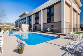 hampton inn parkersburg mineral wells