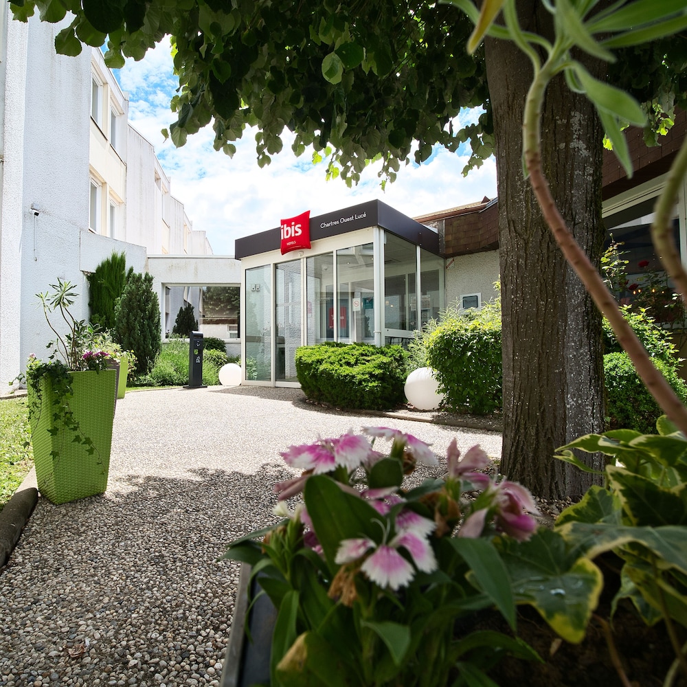 ibis chartres ouest luce