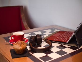 ibis chartres ouest luce